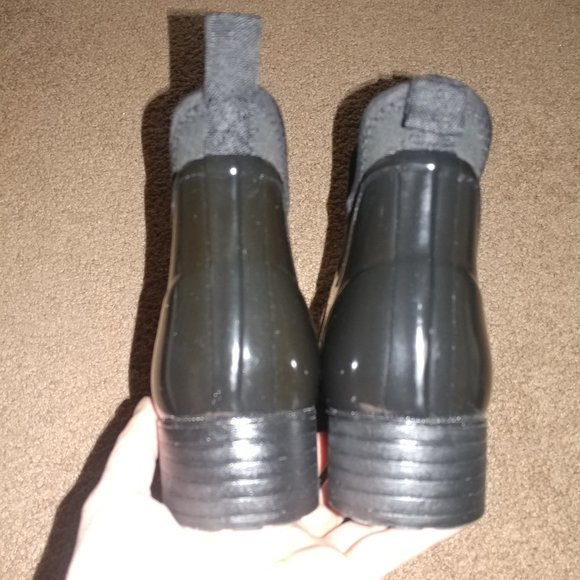 Nine West: DEVIN Black Shiny Rain Booties - Women's Size 9M - Picture 9 of 12